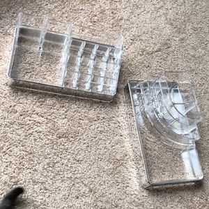 2 makeup organizers